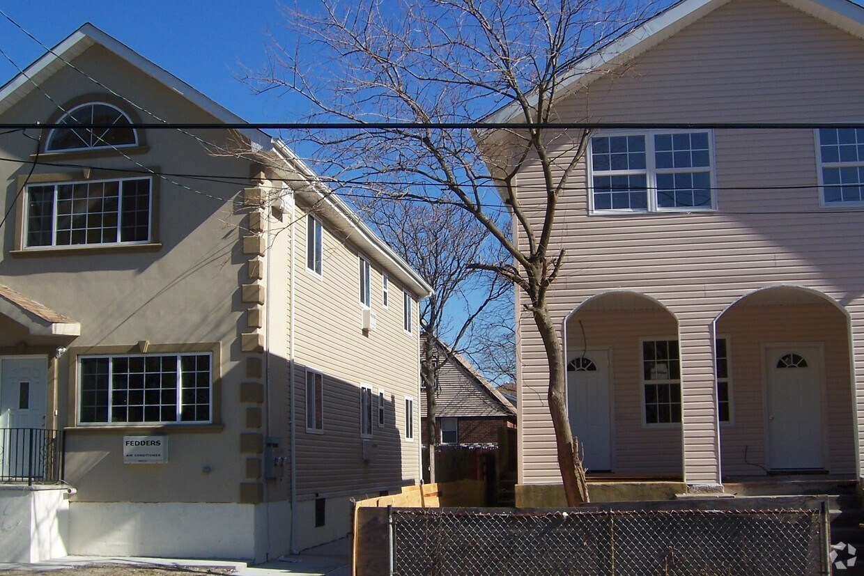Building Photo - 264 Beach 13th St