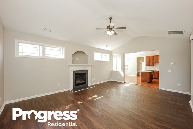Building Photo - 123 Creekside Way