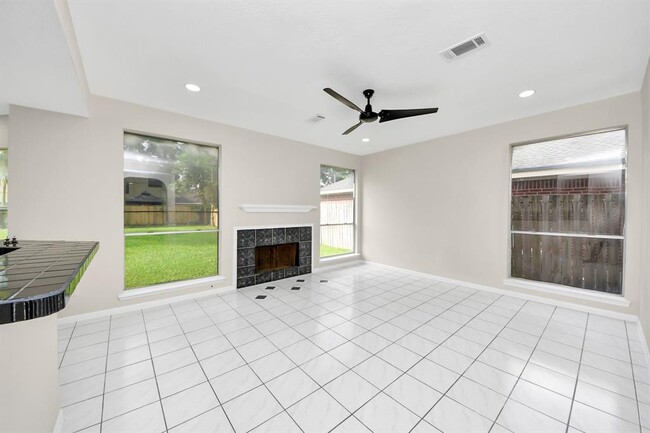 Building Photo - 16731 Sussex Dr