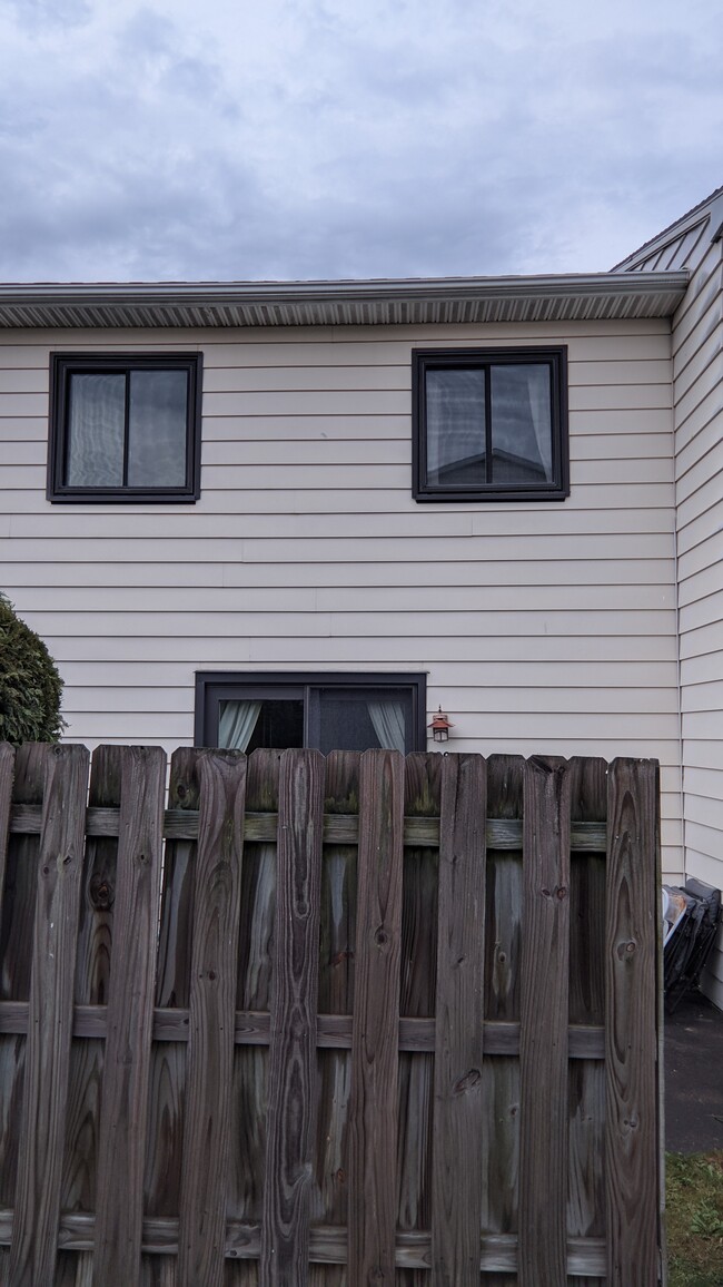 Building Photo - 539 French Rd