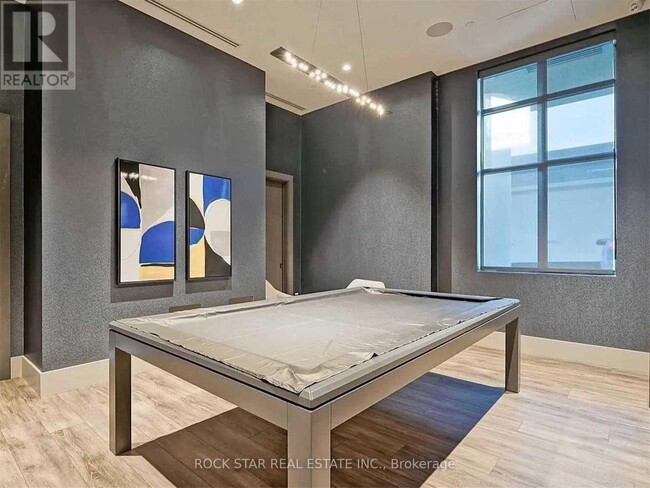 Photo du bâtiment - 2550-2550 Simcoe St N