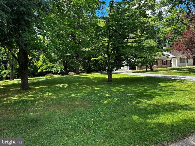 Foto del edificio - 4 Smedley Dr
