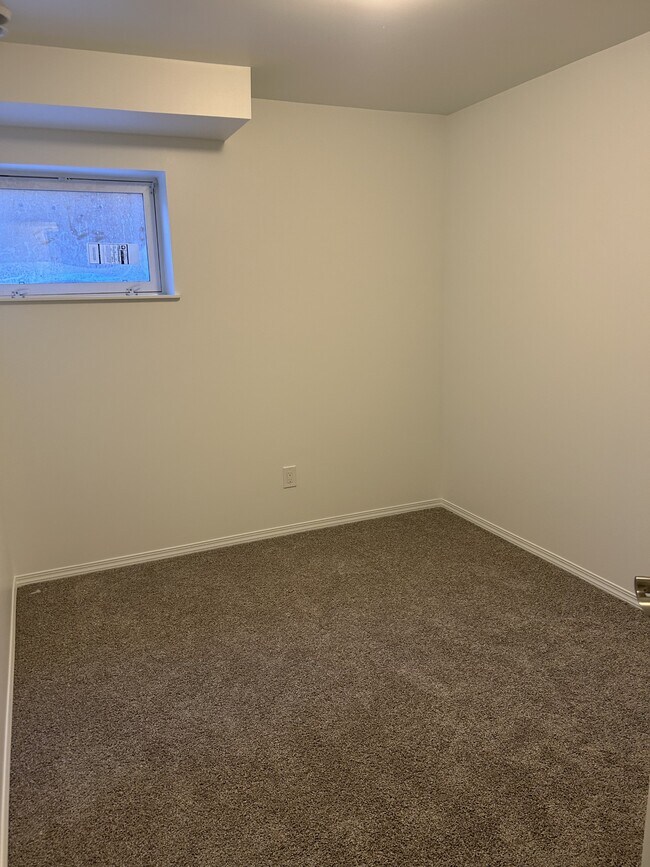 Building Photo - 11813-11847 47 St NW