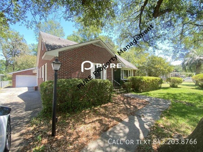 Building Photo - Charming 3 Bedroom Brick Home West Ashley!!