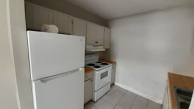 Building Photo - 215 Prewitt Vlg