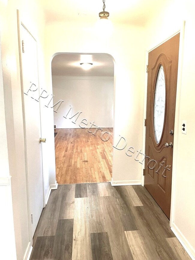 Building Photo - 32851 Linderman Ave