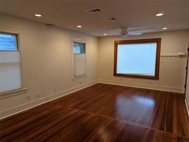 Foto del edificio - 506 Nelray Blvd
