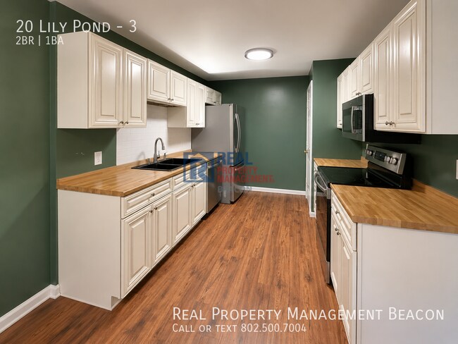 Foto del edificio - 20 Lily Pond Rd