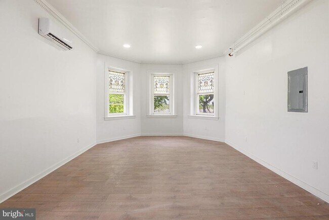 Foto del edificio - 6012 Ridge Ave