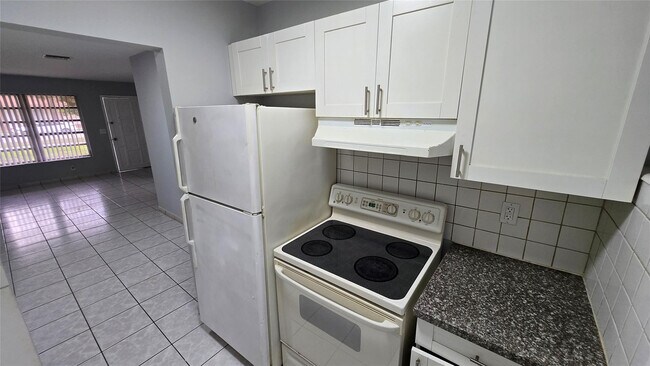 Foto del edificio - 1874 NE 161st St