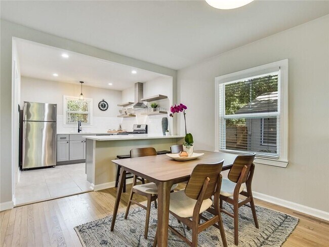 Foto del edificio - 3304 Robinson Ave