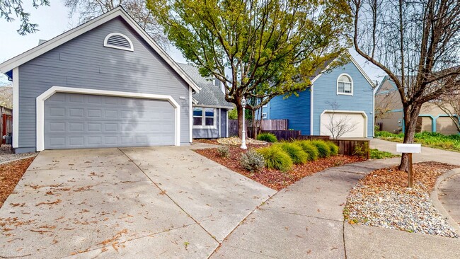 Building Photo - Beautiful Three Bedroom Single Story Home