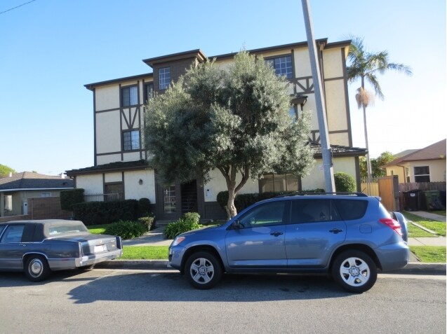 Foto del edificio - 4934 W 119th St
