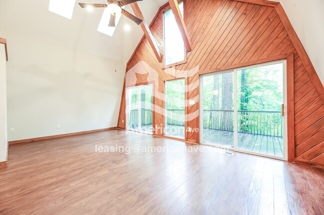 Building Photo - 30 Forest Dr