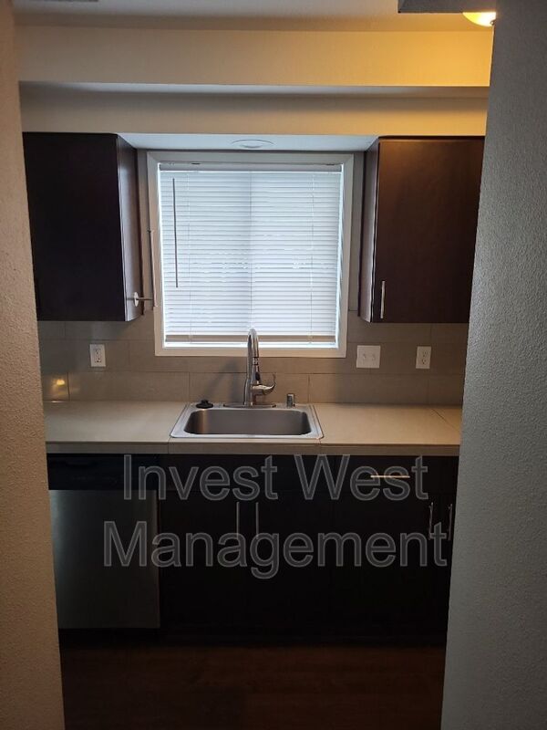 Foto del edificio - 3015 E 20th St