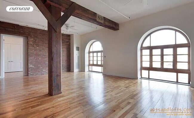 Building Photo - 275 Conover St