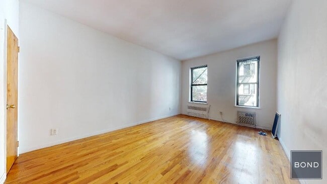 Building Photo - 324 E 83rd St