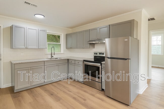 Building Photo - 2624 Ludwig St