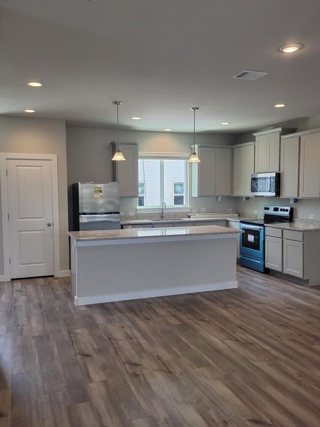 Kitchen - 21394 Milsa Dr
