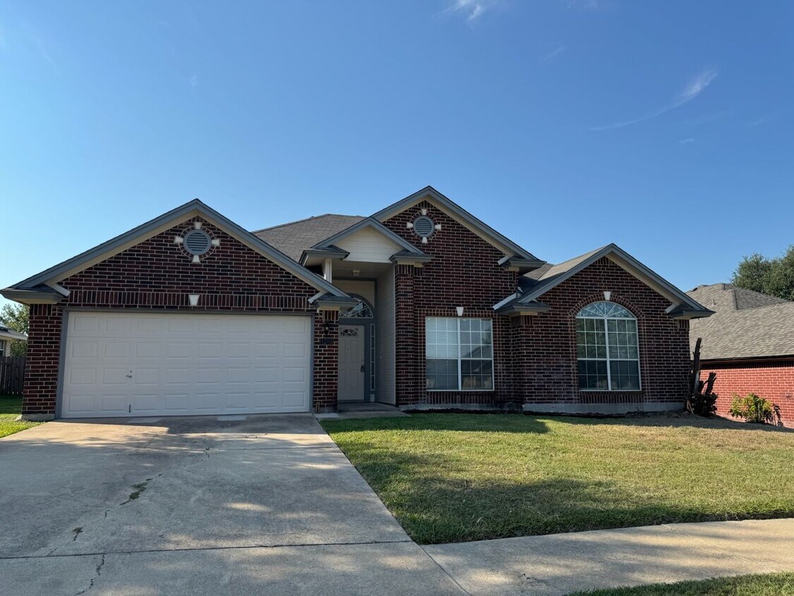 Foto principal - Remodeled 3 Bedroom Plus Bonus Room - Comi...