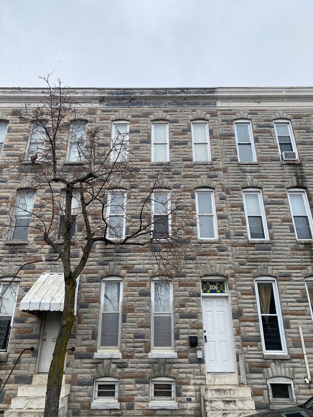 Primary Photo - Huge Homes for Rent!! Space! Space! Space!...