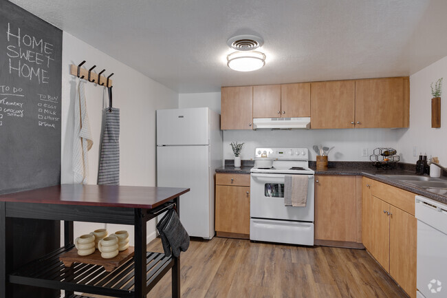 2BR, 2BA - 755SF - Kitchen - Coral Gardens