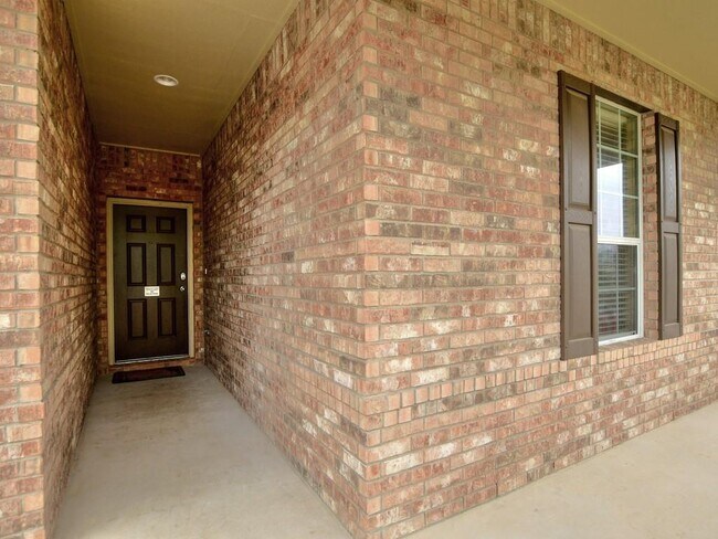 Building Photo - 752 Hoot Owl Ln S