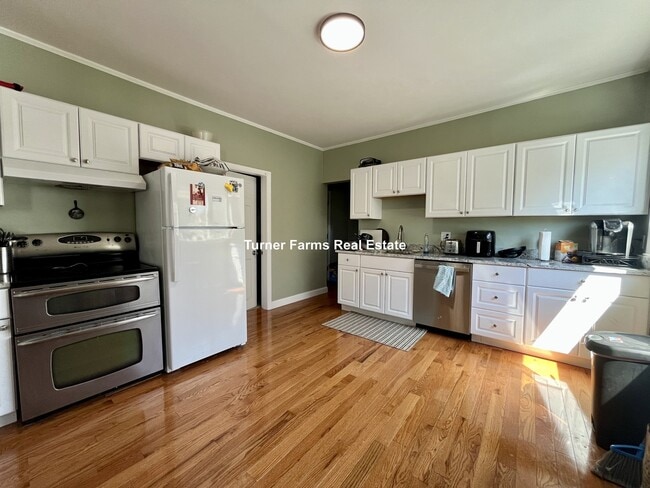Building Photo - 45 Martin St