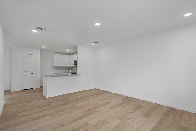 Building Photo - 30530 Wolfburn St