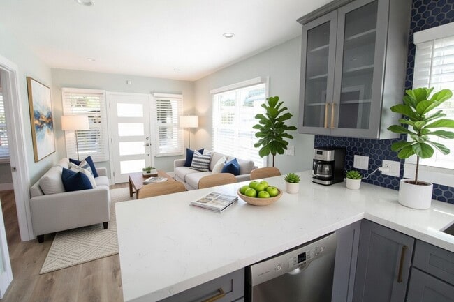 Building Photo - Santa Monica House with Huge Yard on Walking Street Blocks to Beach