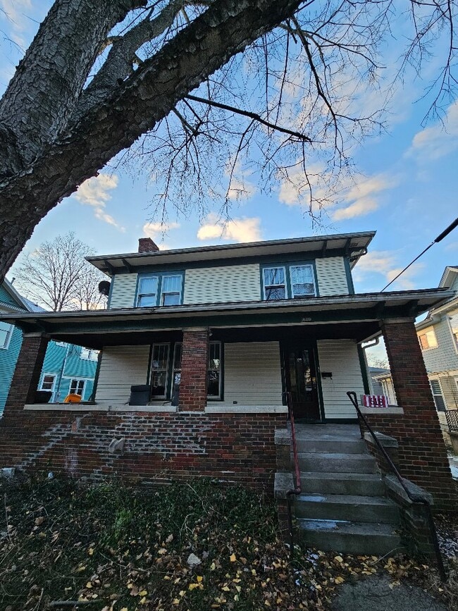 Building Photo - 618 S Fess Ave