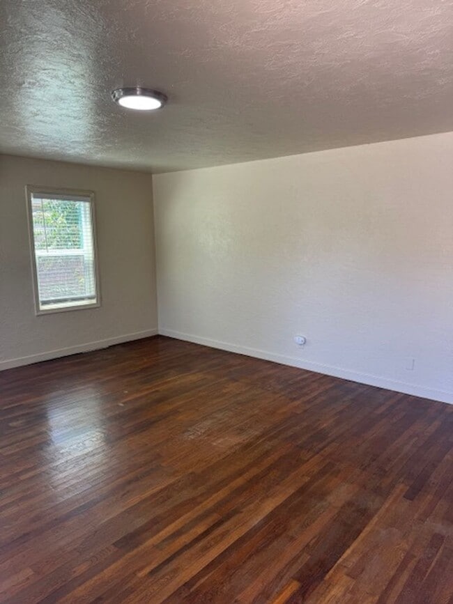 Foto del edificio - Downtown Home with One Car Garage and Fenced Backyard