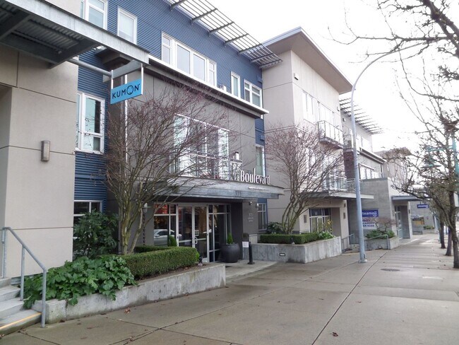 Building Photo - Immaculate & Roomy 2-Bedroom Condo in Grea...