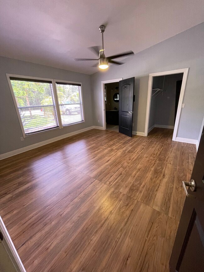 Master bedroom - 18767 49th St N