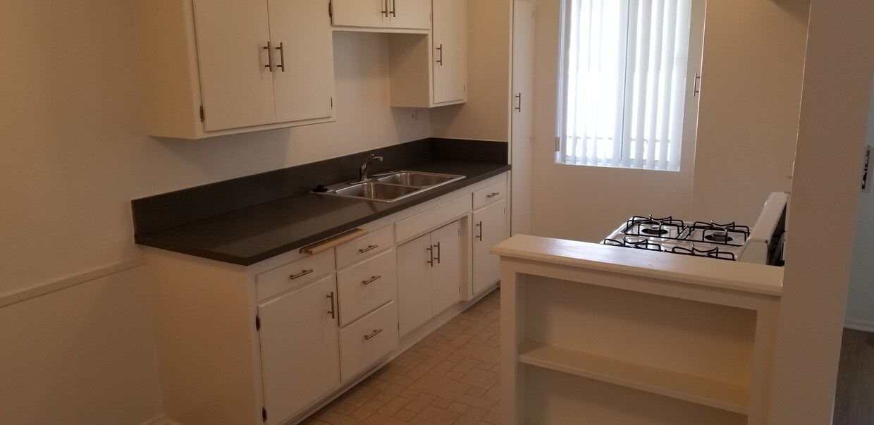 Kitchen - 10020 Palms Blvd