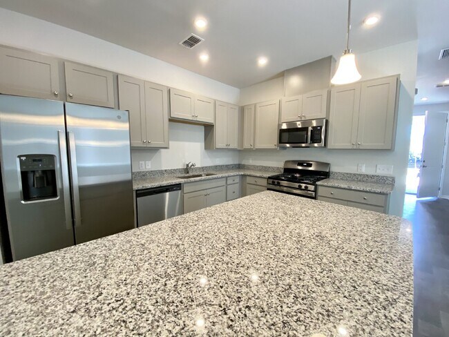 Foto del edificio - Brand New, Four Bedroom Home in The Lakes ...
