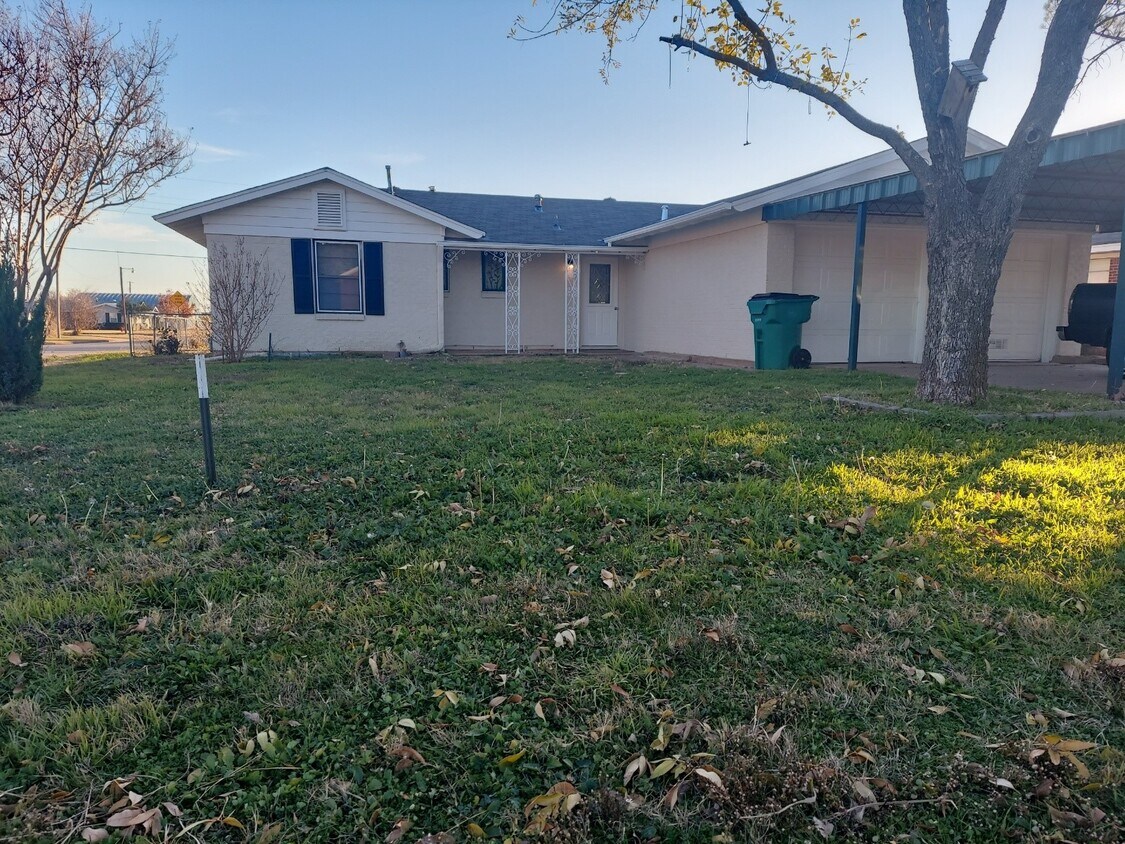 Foto principal - 701 W Clara Ave