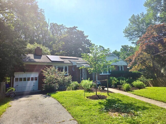 Building Photo - Lovely 4 BR/2 BA Single-Family Home in Sil...