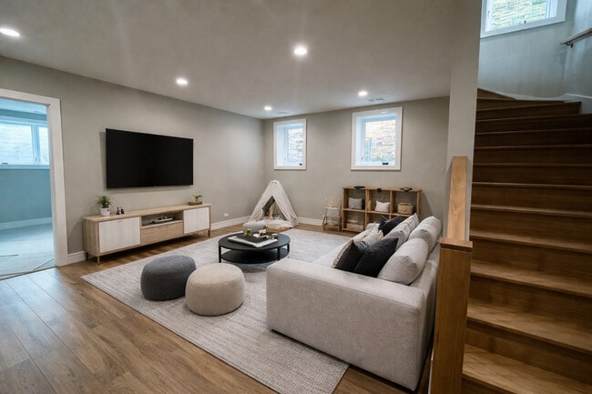 Building Photo - 4243 N Damen Ave