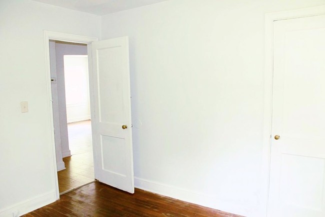 Building Photo - 302 Allred Pl Unit B