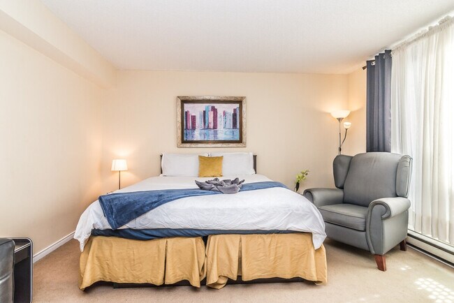 Building Photo - 218 Rue Sainte-Catherine E