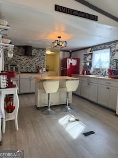 Building Photo - 215 Lynn Dr