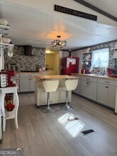 Building Photo - 215 Lynn Dr