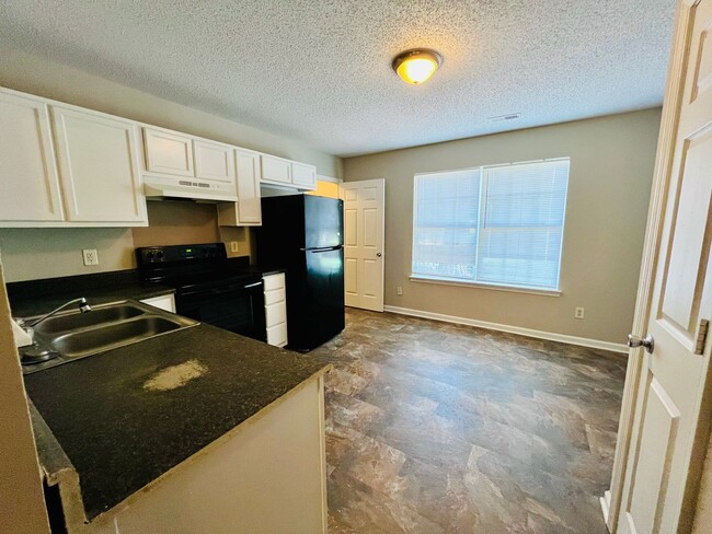 Building Photo - 6035 Veckman Ct
