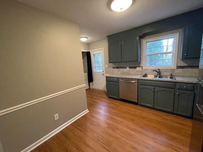 Foto del edificio - 2 bedroom 1 bath renovated home