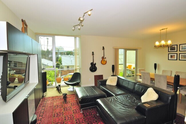 Building Photo - Hip and Vibrant! Heart of Hillcrest! The M...