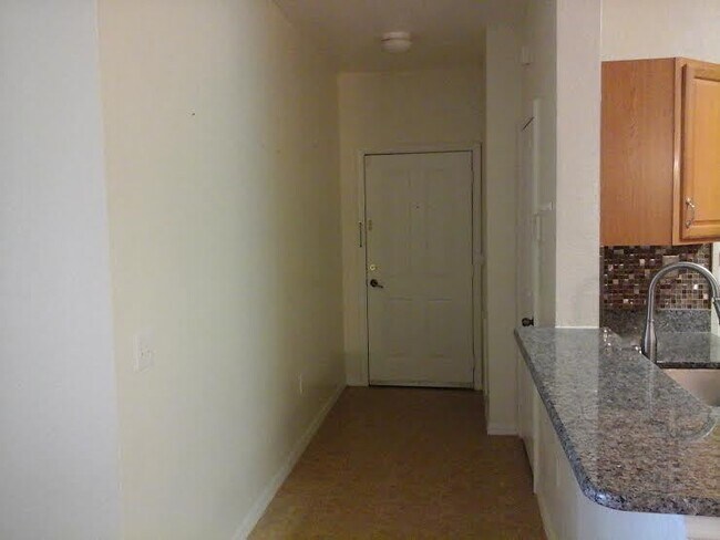 Foto del edificio - 6011 Hemingway Cir