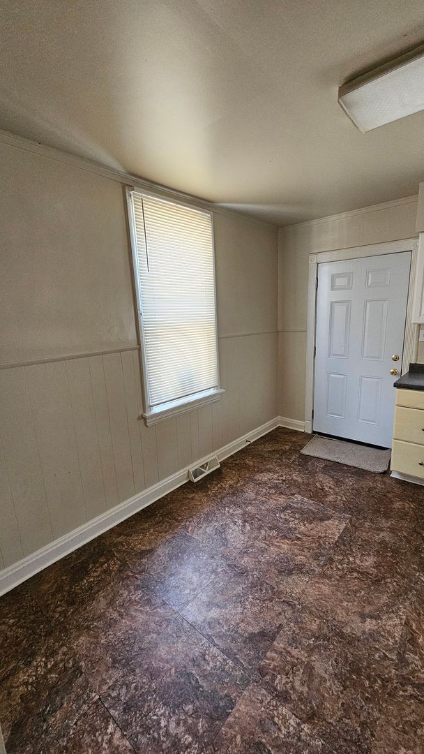 Building Photo - 3 Bedroom Duplex