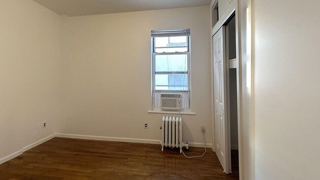 Building Photo - 208 W 260th St
