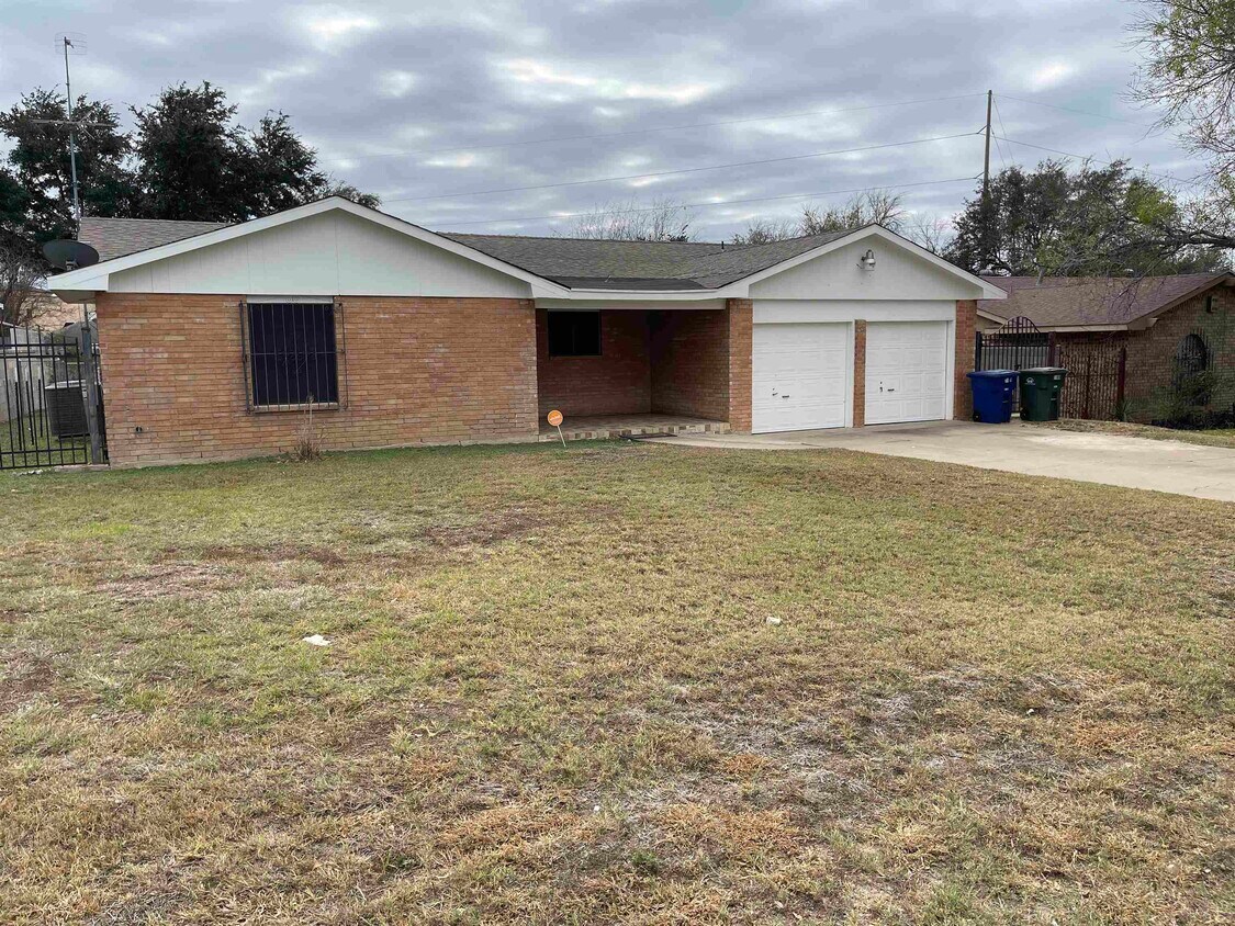 1109 Andrew Ln, Laredo, TX 78045 House Rental in Laredo, TX
